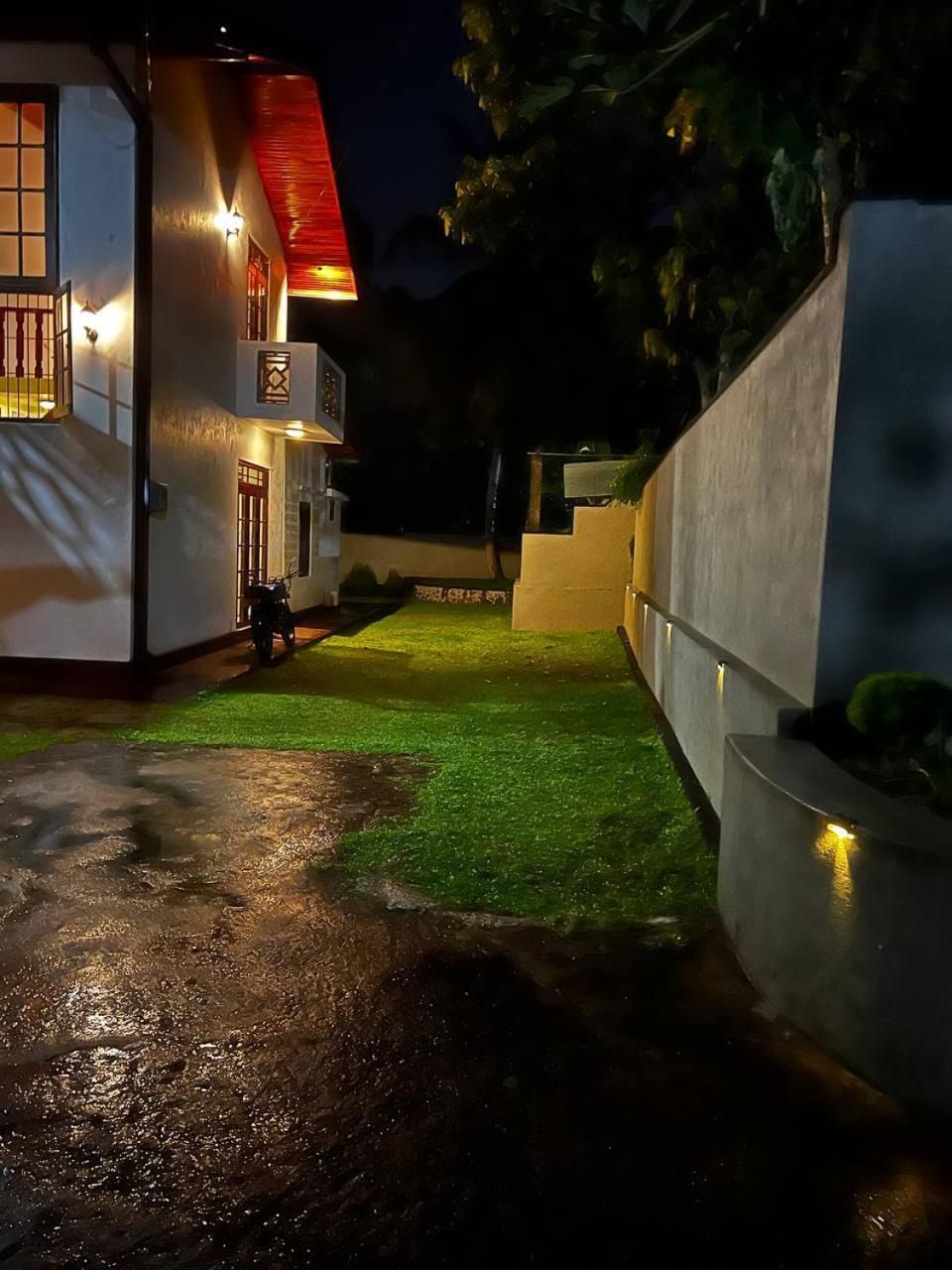Urban Galle Villa Bagian luar foto